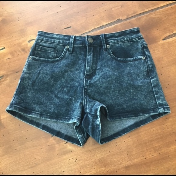 Forever‎ 21 Dark Acid Wash Denim Shorts - Picture 1 of 5